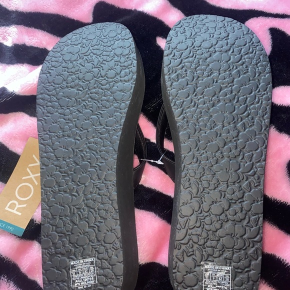 Roxy Wedge flip flops - Picture 2 of 4
